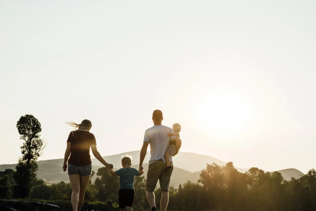 190702 family walking stock cs 237p